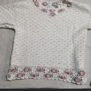 Vintage 90s Cottagecore Hand-Knit Floral Crochet Top – Cream & Pink Rosette